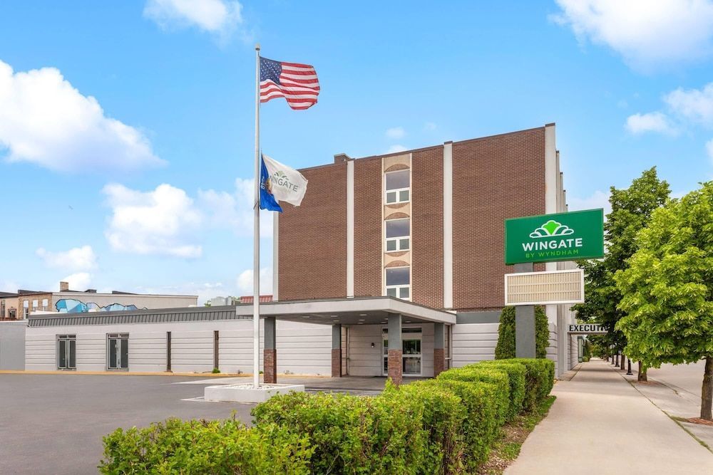 Wingate by Wyndham Sheboygan 1