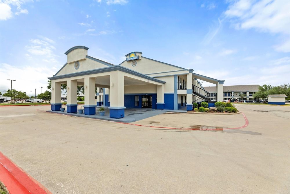 Days Inn by Wyndham McKinney 1