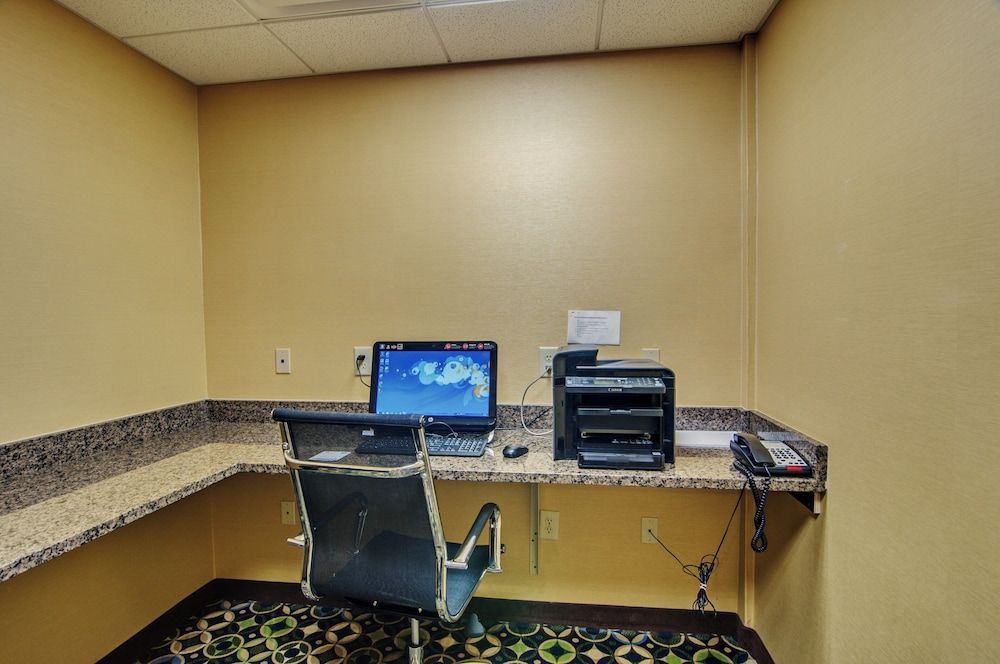 Holiday Inn Express & Suites WYTHEVILLE by IHG 1