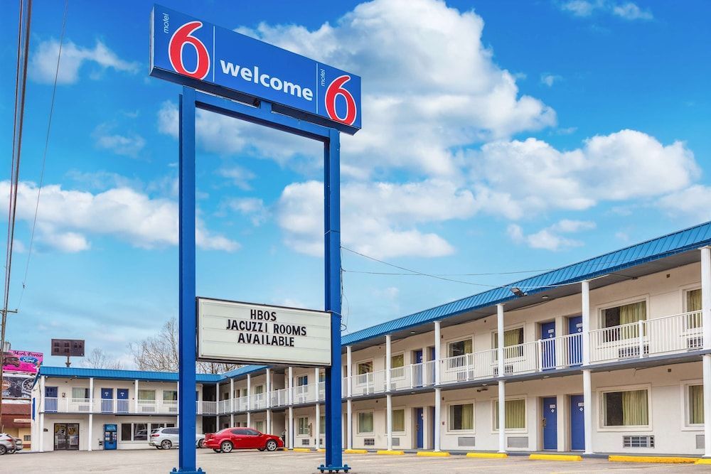Motel 6 Huntington, WV 1