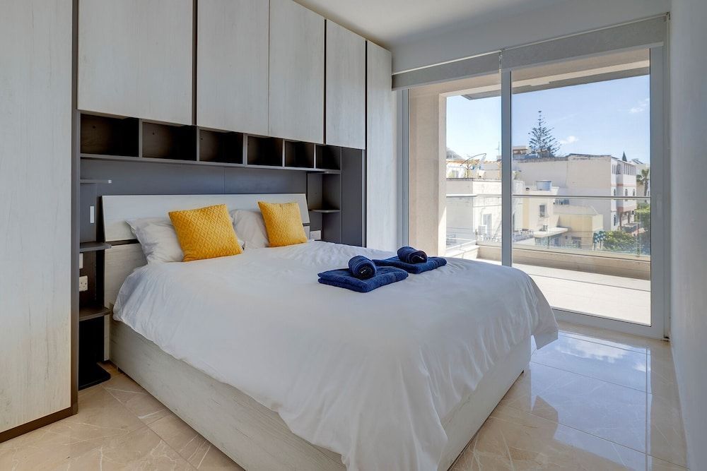 Cosy 1BR Apartment in Central St Julian's 2