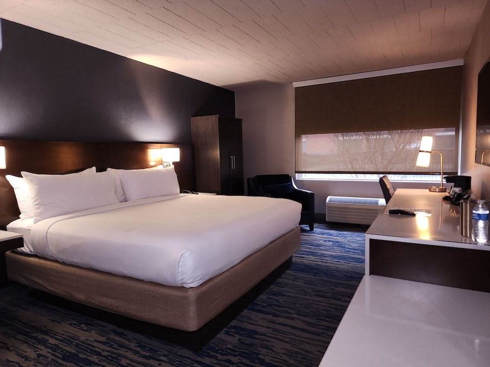 Skyline Hotel Detroit Airport, SureStay Collection by BW 2