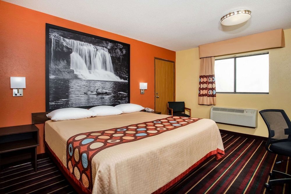 Super 8 by Wyndham Crawfordsville 2