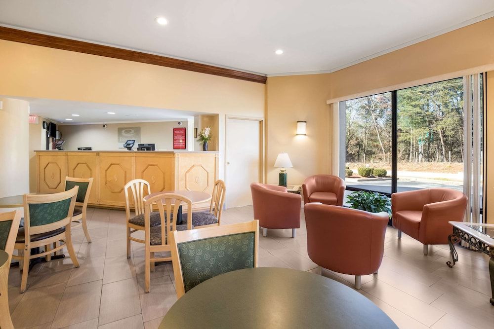 Econo Lodge Hendersonville 2