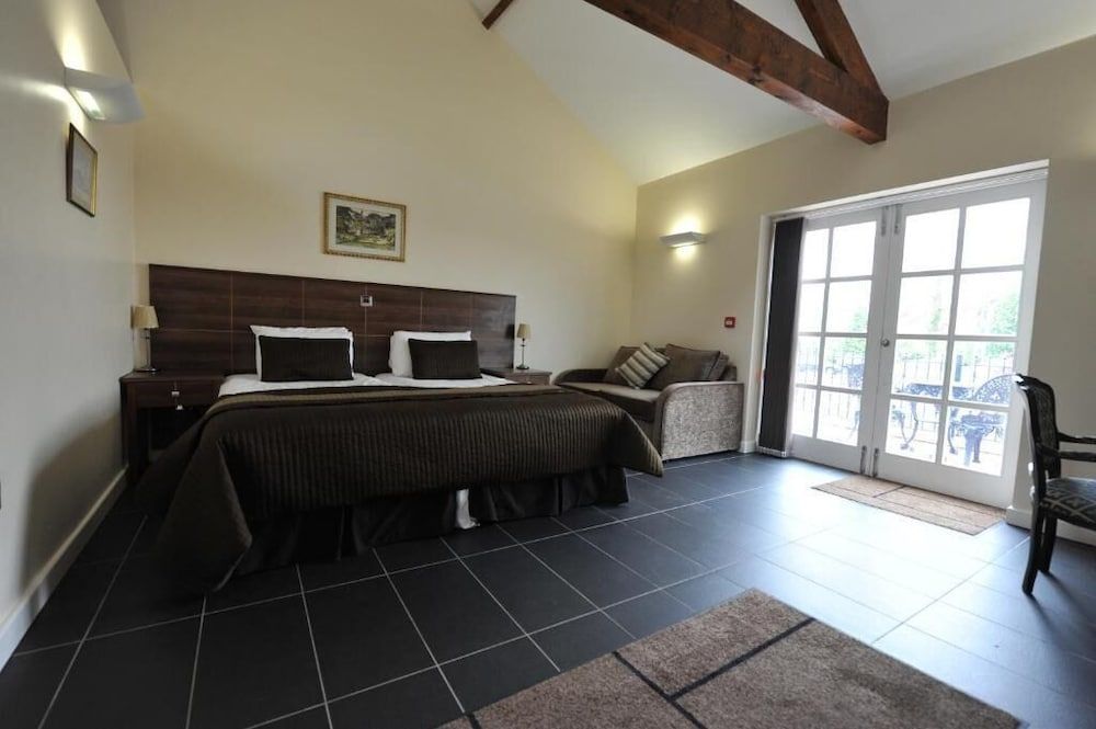Kings Croft Hotel 2