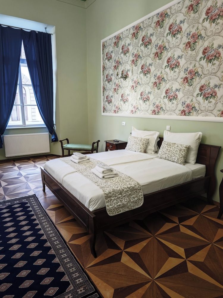 Barbo Palace Apartments and Rooms 1