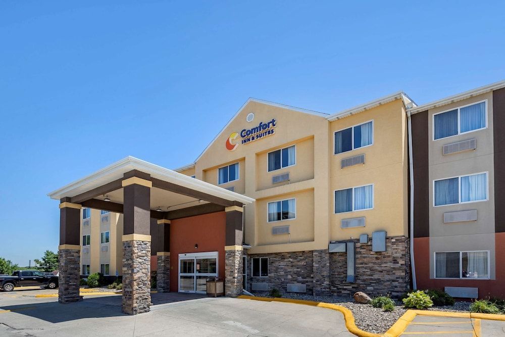 Comfort Inn & Suites Waterloo - Cedar Falls 1