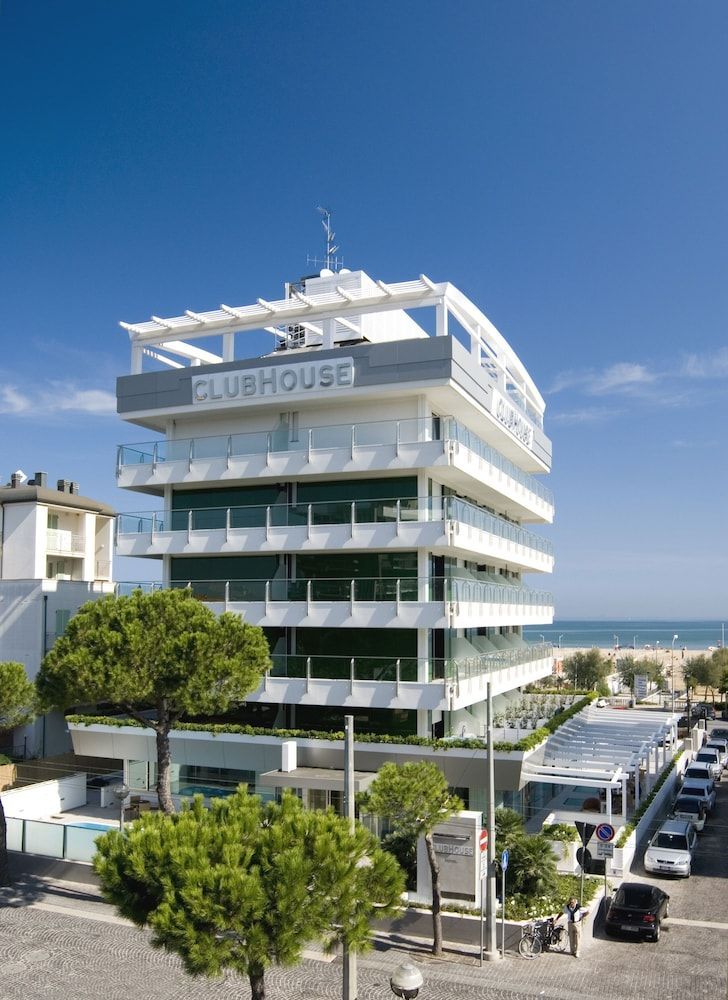 Club House Hotel 1