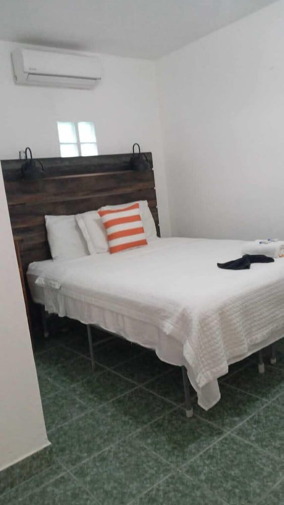 Club Rooms At Popeyes Beach Resort 2