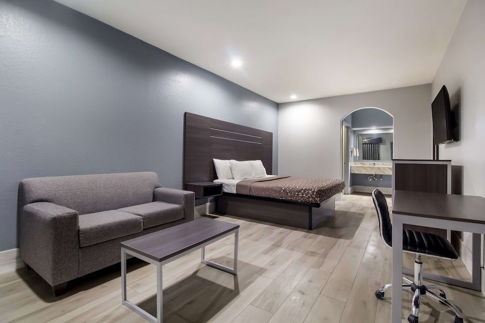 Americas Best Value Platinum Inn & Suites 1