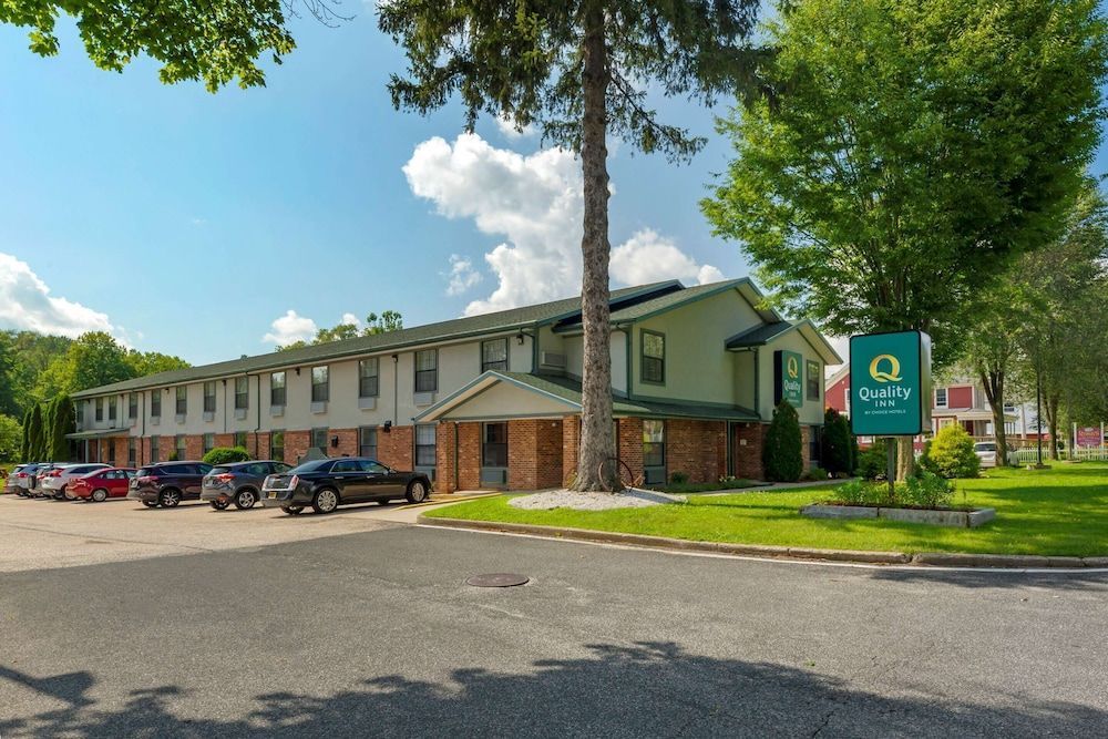 Quality Inn Lee - Lenox South 1