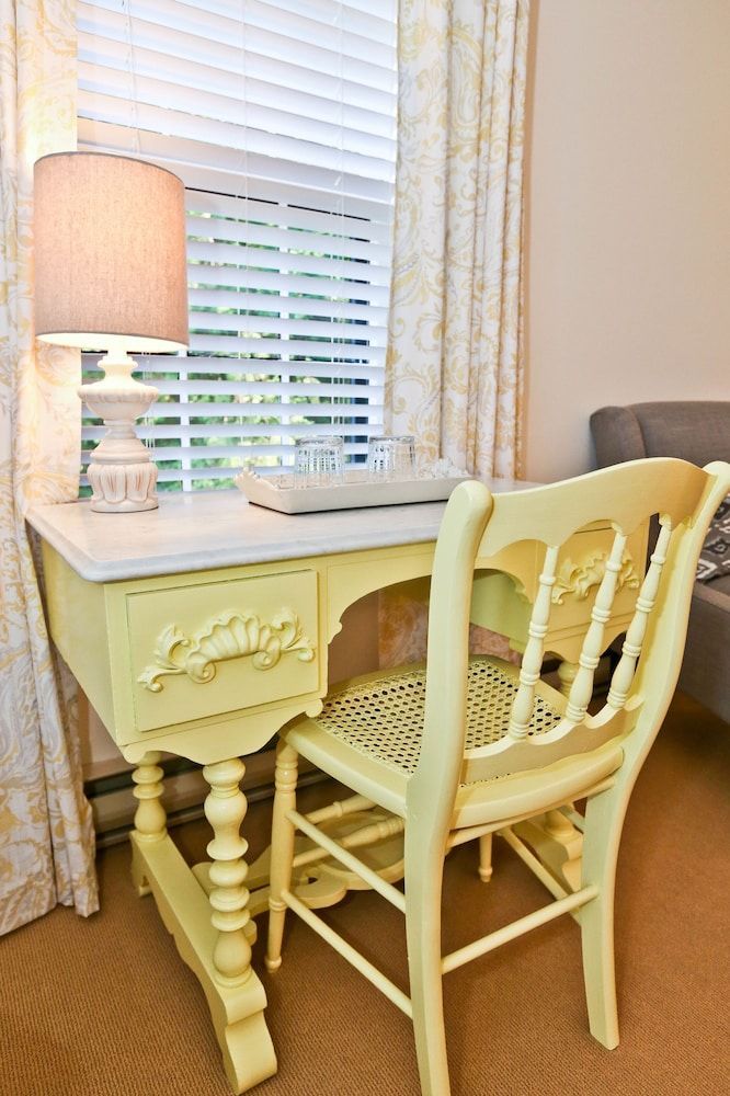 Yellow House Inn 2