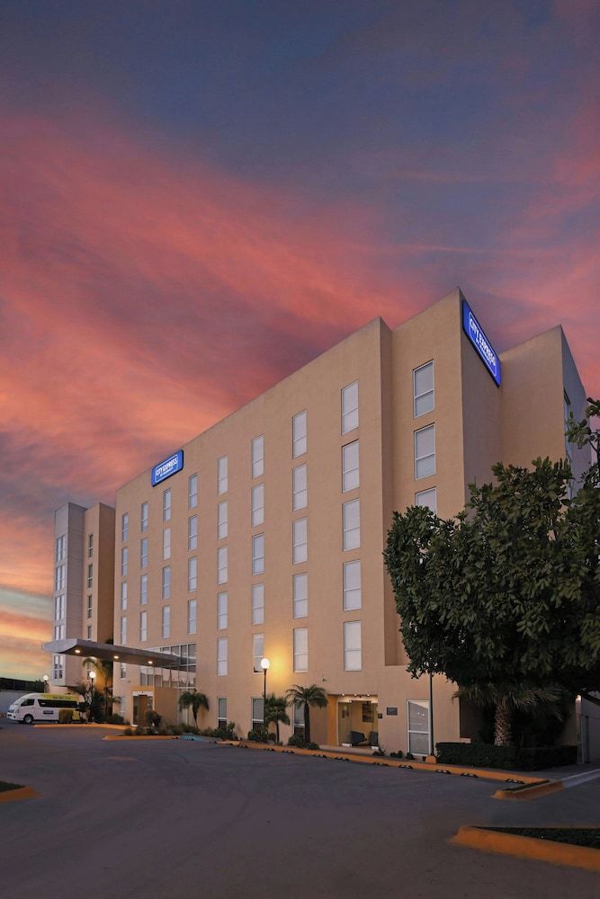 City Express by Marriott Tijuana Insurgentes 1