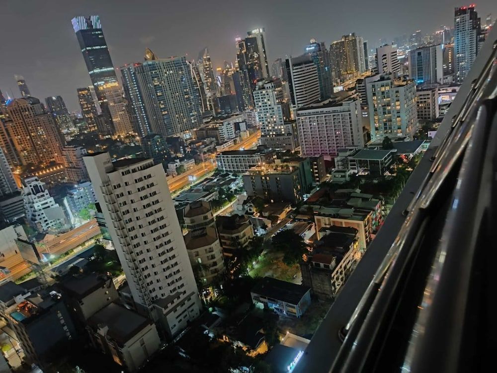 Fully Furnished Omni Tower Apartments Nana - Sukhumvit soi 4 1