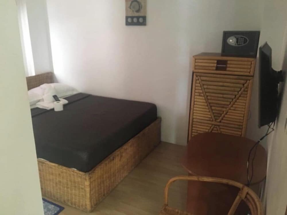 Amadeus and Isabel Inn 2