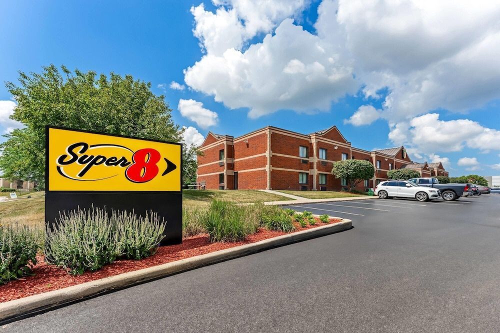 Super 8 by Wyndham Elgin 1
