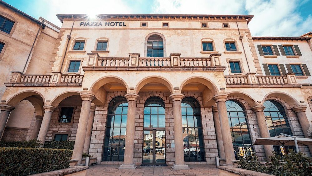 Piazza Hotel Montecasino 1