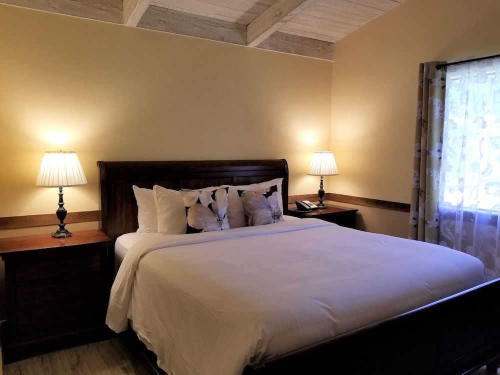 Carmel Valley Lodge 1