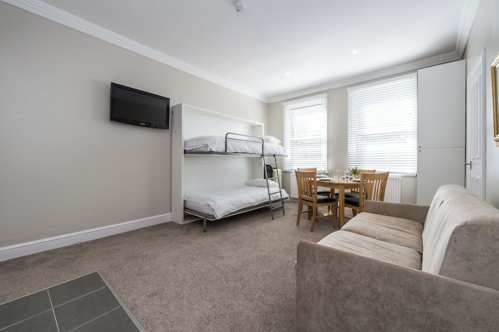 Stylish apartment 12 minutes tube to Oxford Street with free wifi and air con 2