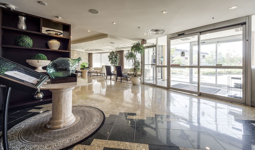 Monte Carlo Inn Airport Suites 2