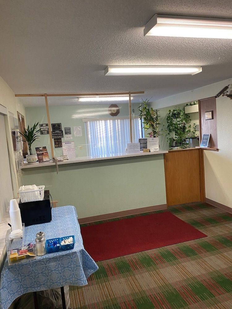 Americas Best Value Inn Champaign 1