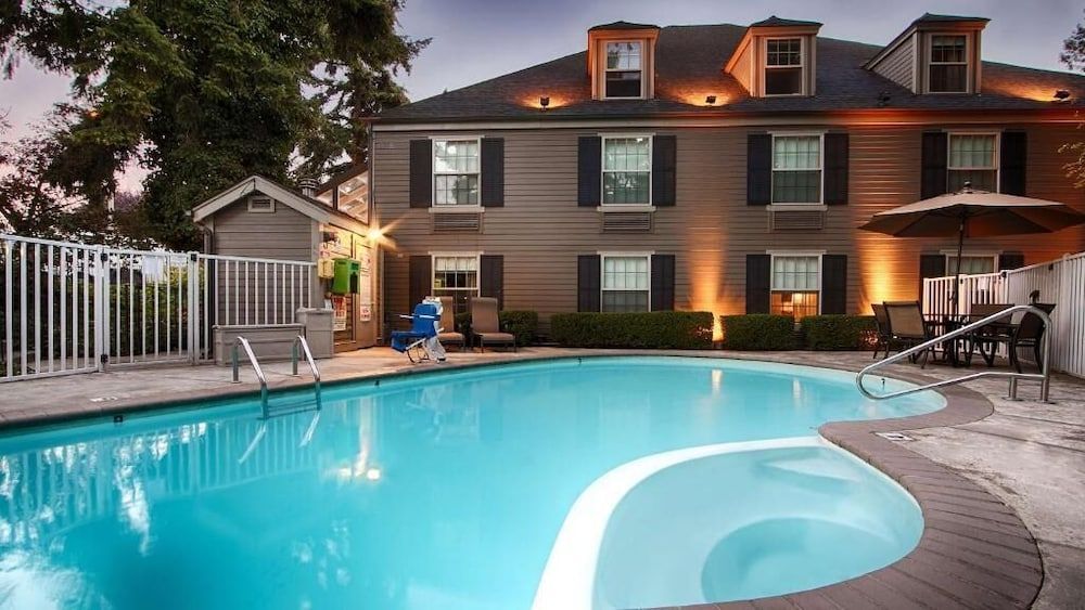 Wingate by Wyndham Bellingham Heritage Inn 1