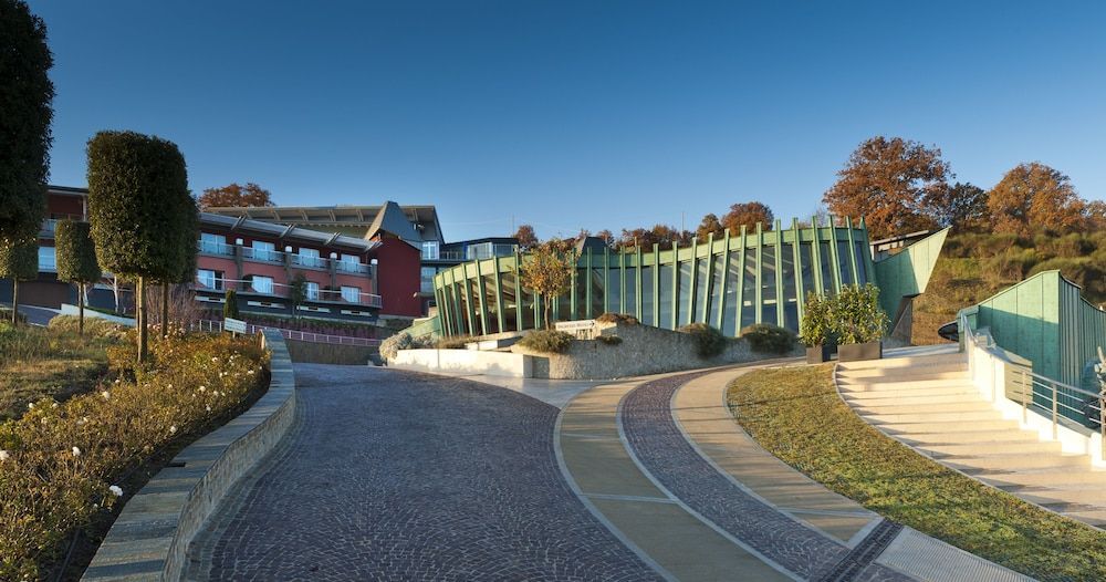 Bouganville Hill Resort & Wellness Space 1