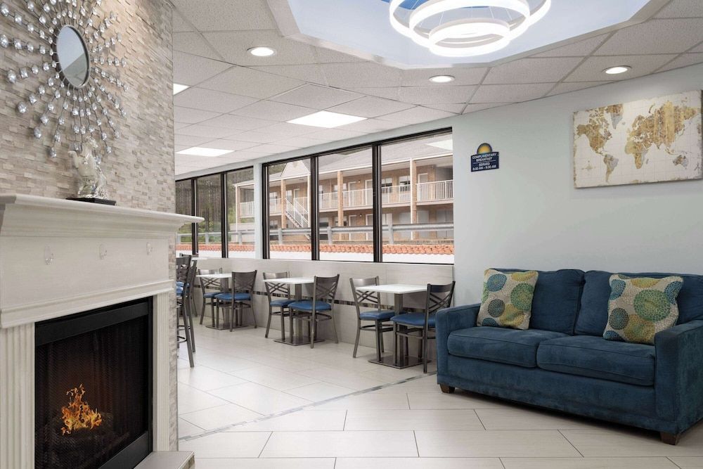 Days Inn by Wyndham Weldon/Roanoke Rapids 2