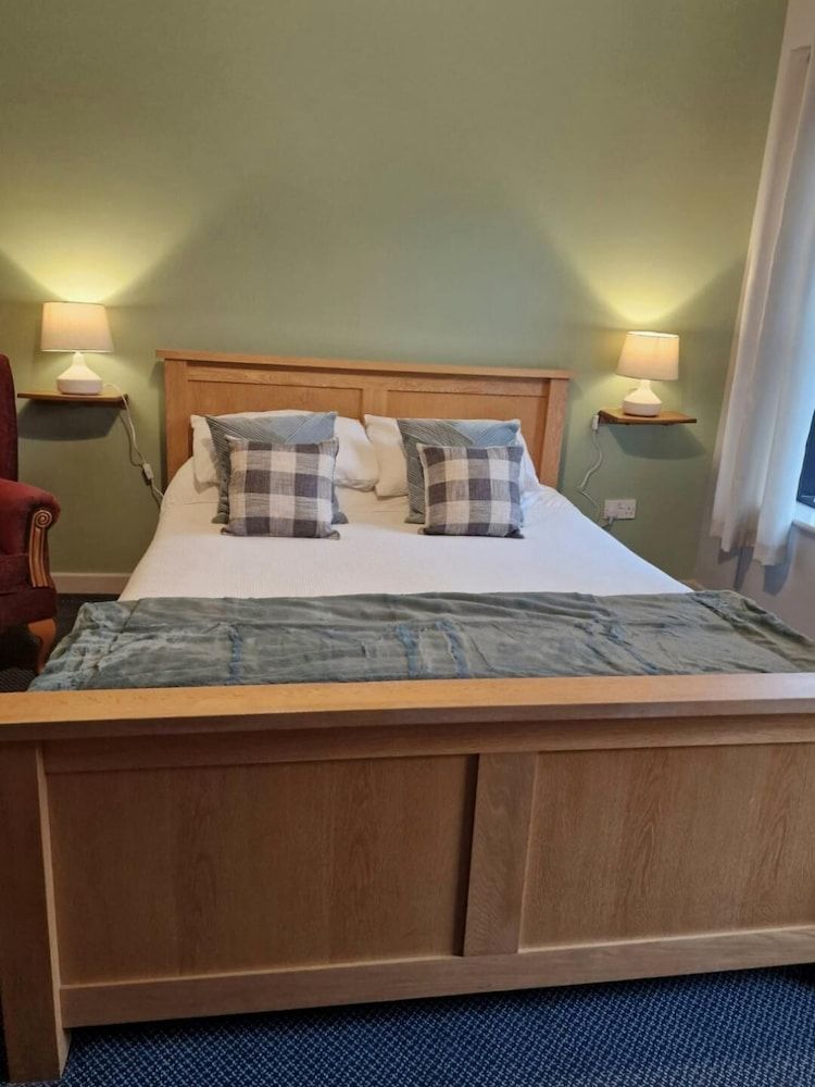 The Lamb & Flag Hotel 2