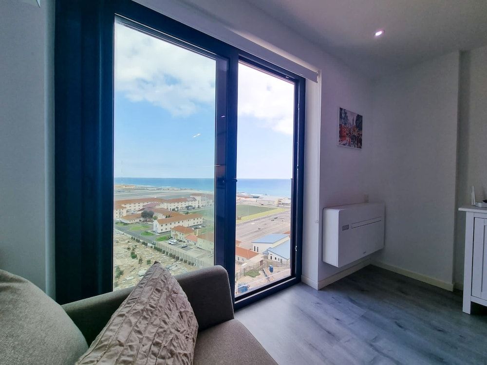 Top Floor Studio-The Hub-Self Catering 2