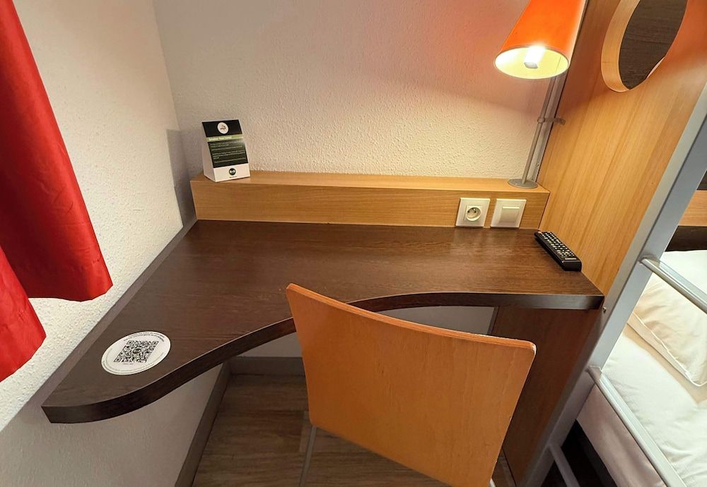 B&B HOTEL Lisieux Parc des Expositions 2