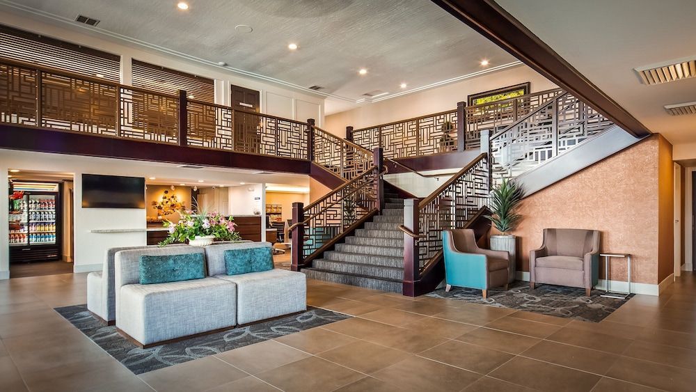 Best Western Plus Hilltop Inn 2
