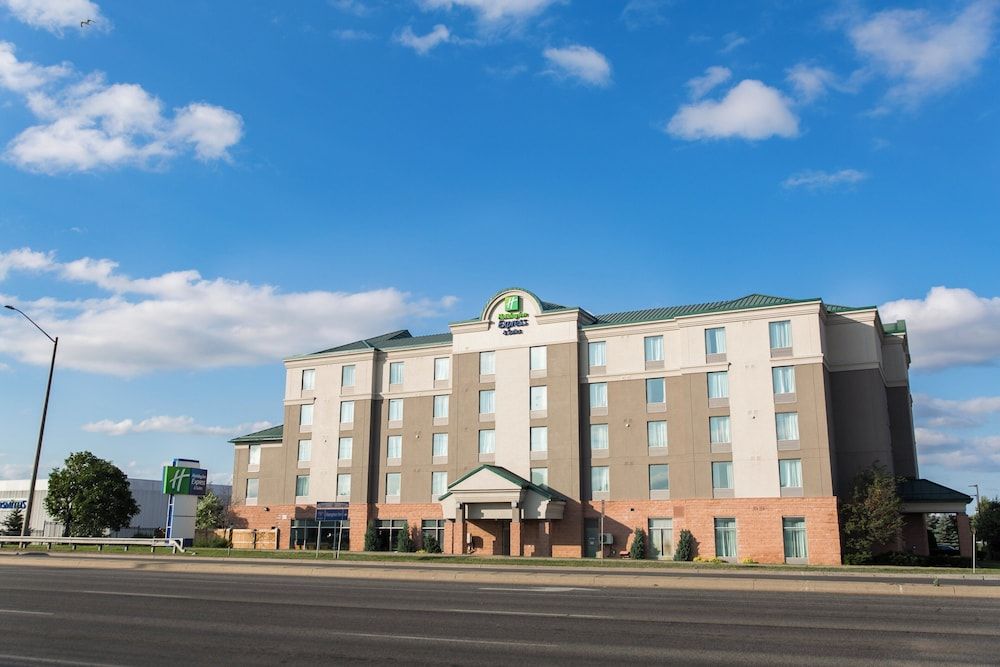 Holiday Inn Express & Suites BRAMPTON by IHG 1