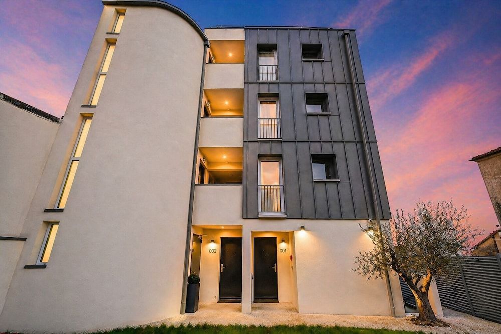 JIJI Suites 1