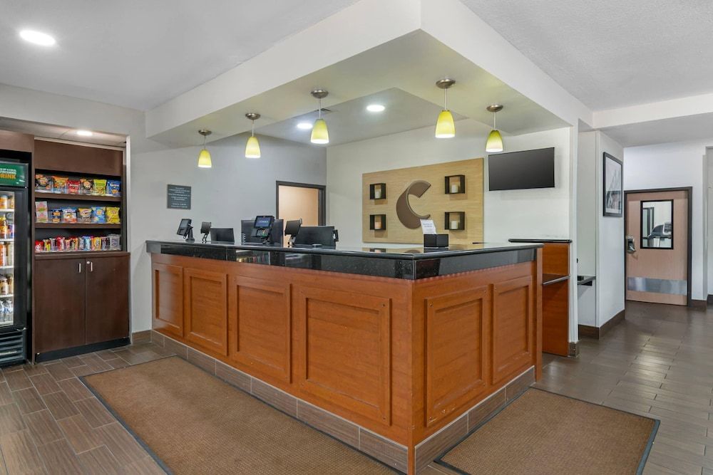 Comfort Inn & Suites Kansas City - Northeast 2