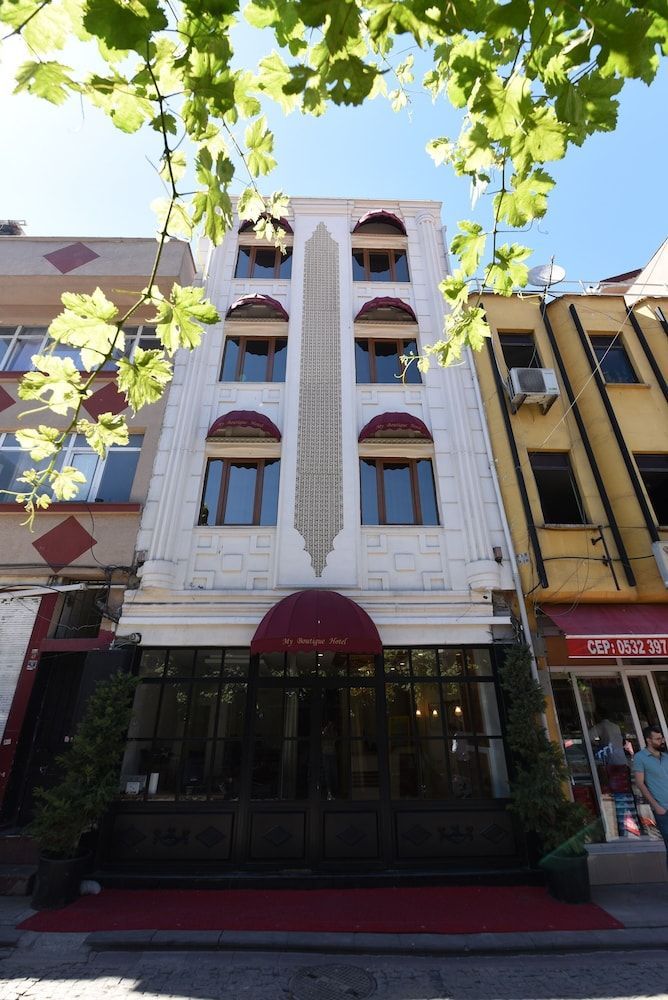 By Historial Hotel Due 1