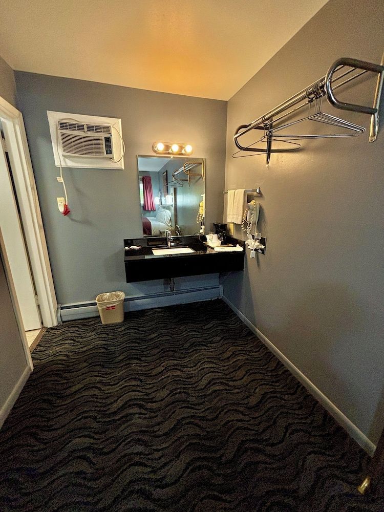 Hometown Inn Athens 1