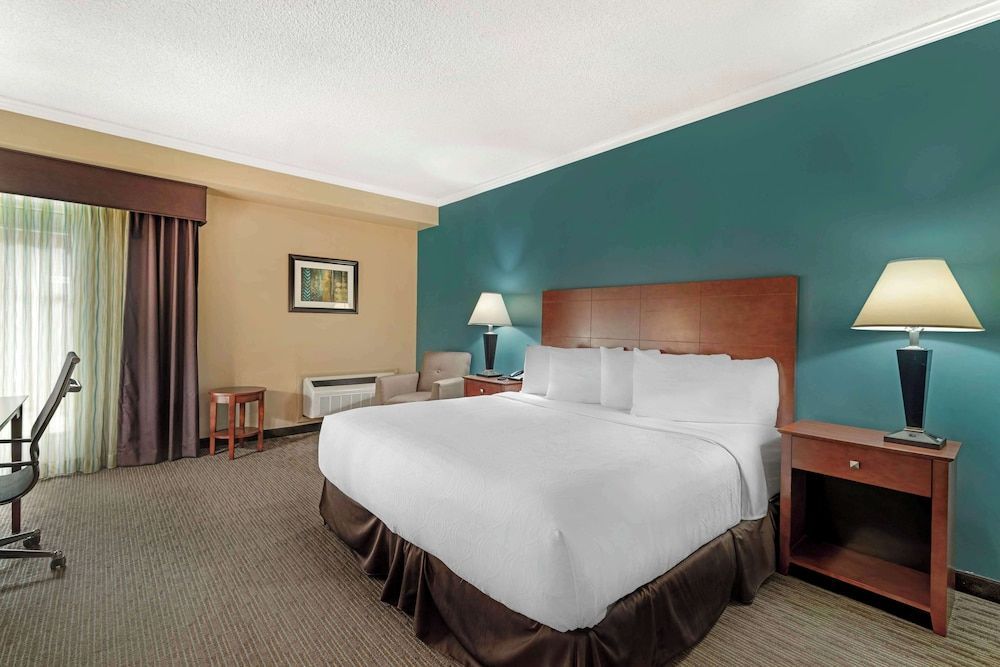 Best Western Plus Plattsburgh 1