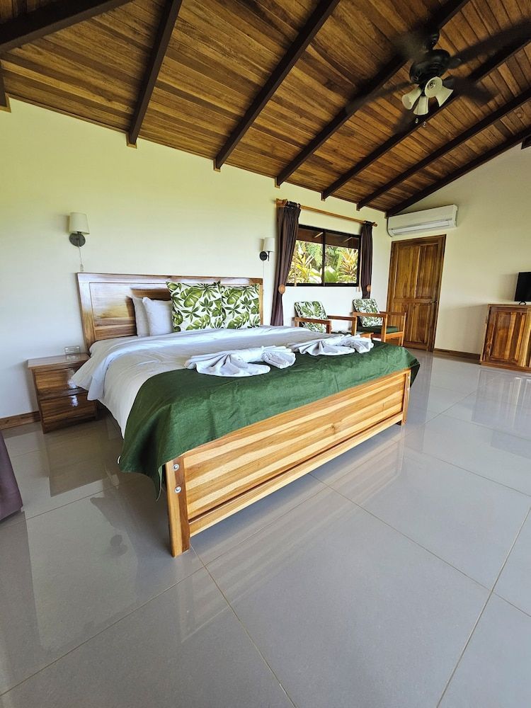 Drake Bay Greenleaf 1