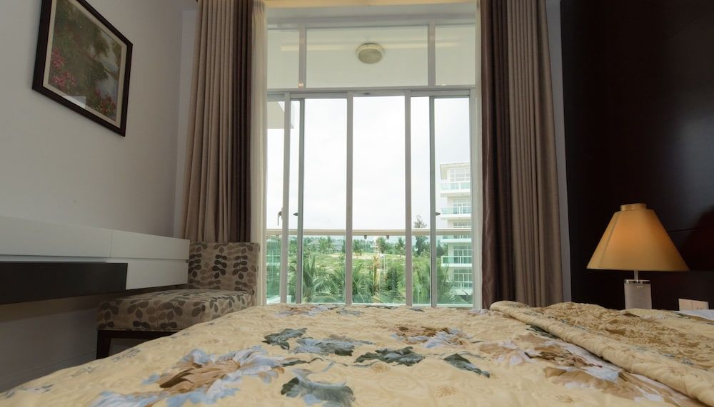Garden view Apartment - 2 mins to beach 2