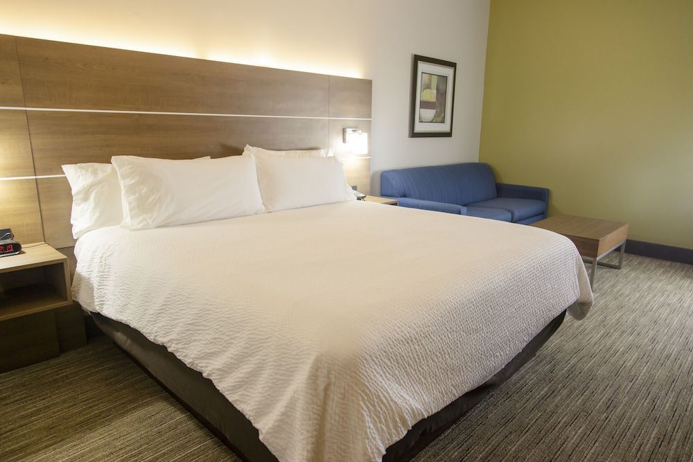 Holiday Inn Express MARSHFIELD (SPRINGFIELD AREA) by IHG 2