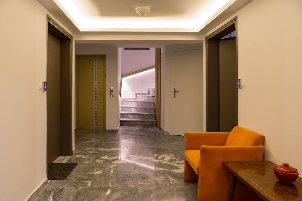 CHROMA Lodge Rafina 2