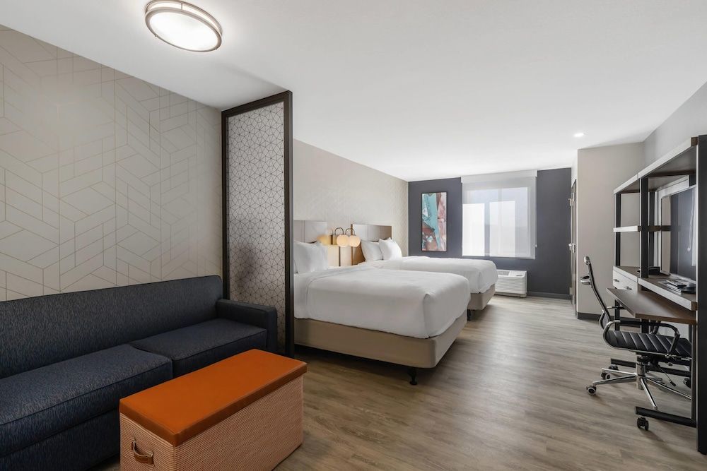 Everhome Suites Corona 1