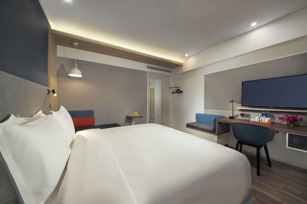 Holiday Inn Express Zhangjiagang East by IHG 2