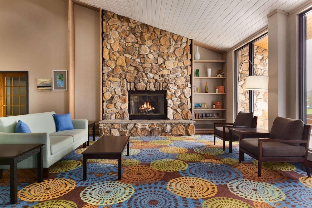 Country Inn & Suites by Radisson, Mishawaka - South Bend 2