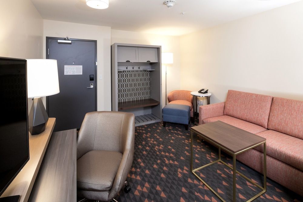 Holiday Inn & Suites KALAMAZOO WEST by IHG 2