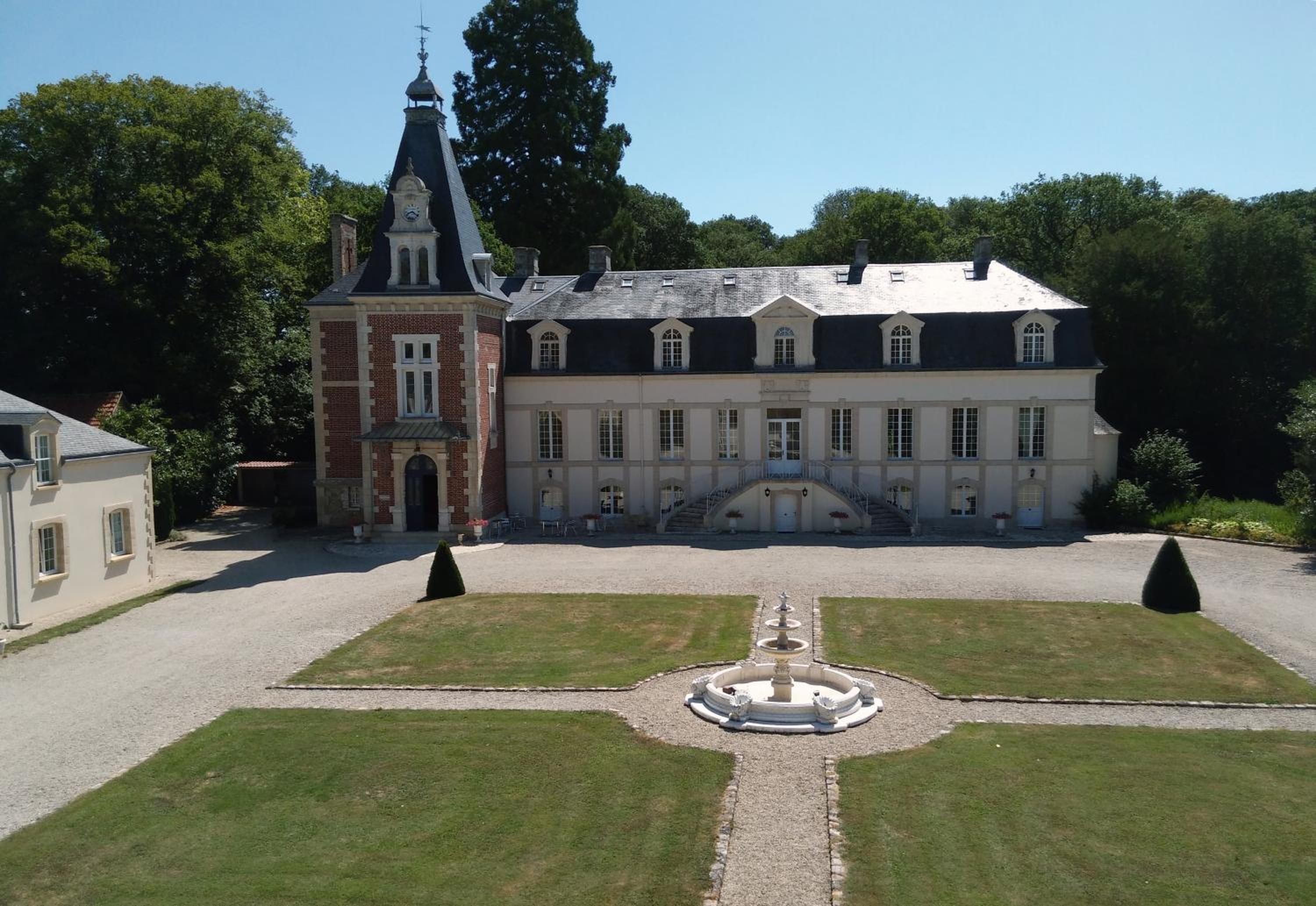 Domaine De Moresville 2