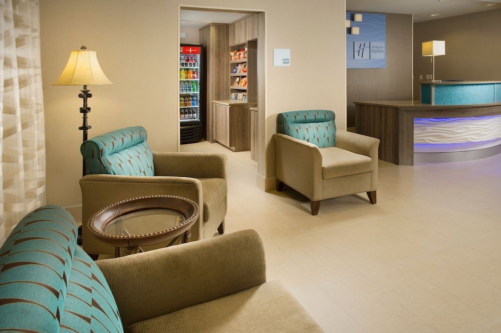 Holiday Inn Express & Suites DFW AIRPORT - GRAPEVINE by IHG 2
