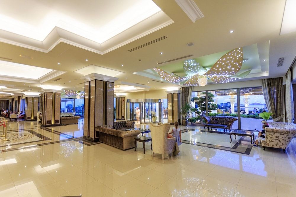 La Marquise Luxury Resort Complex 2