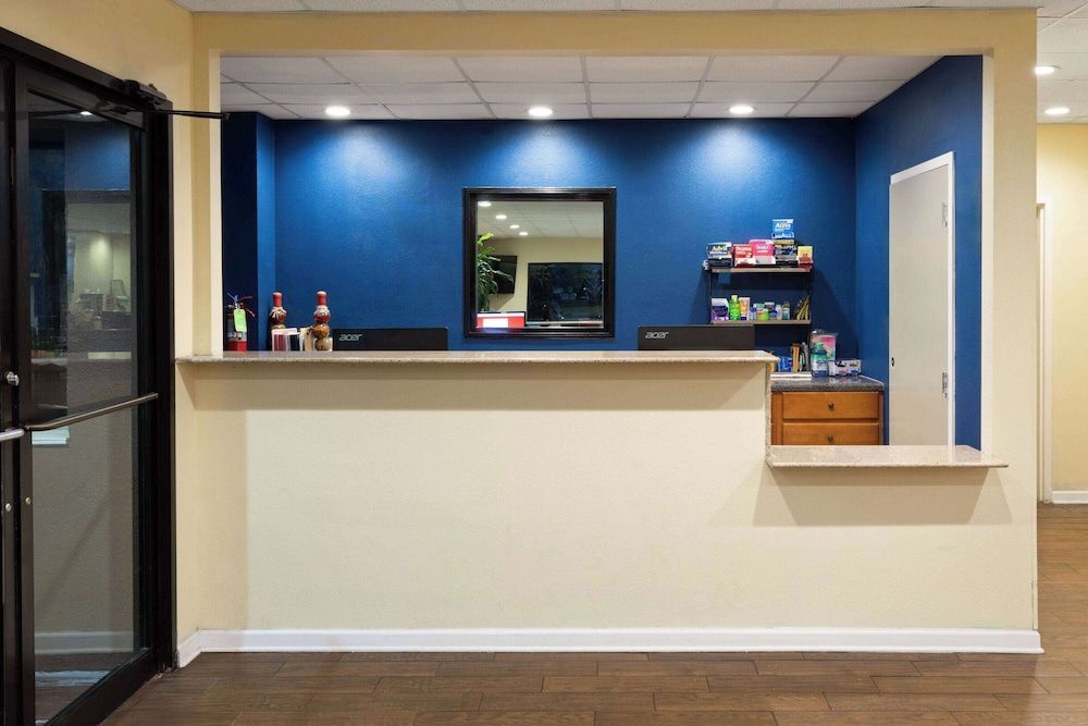 Days Inn by Wyndham Biloxi Beach 2